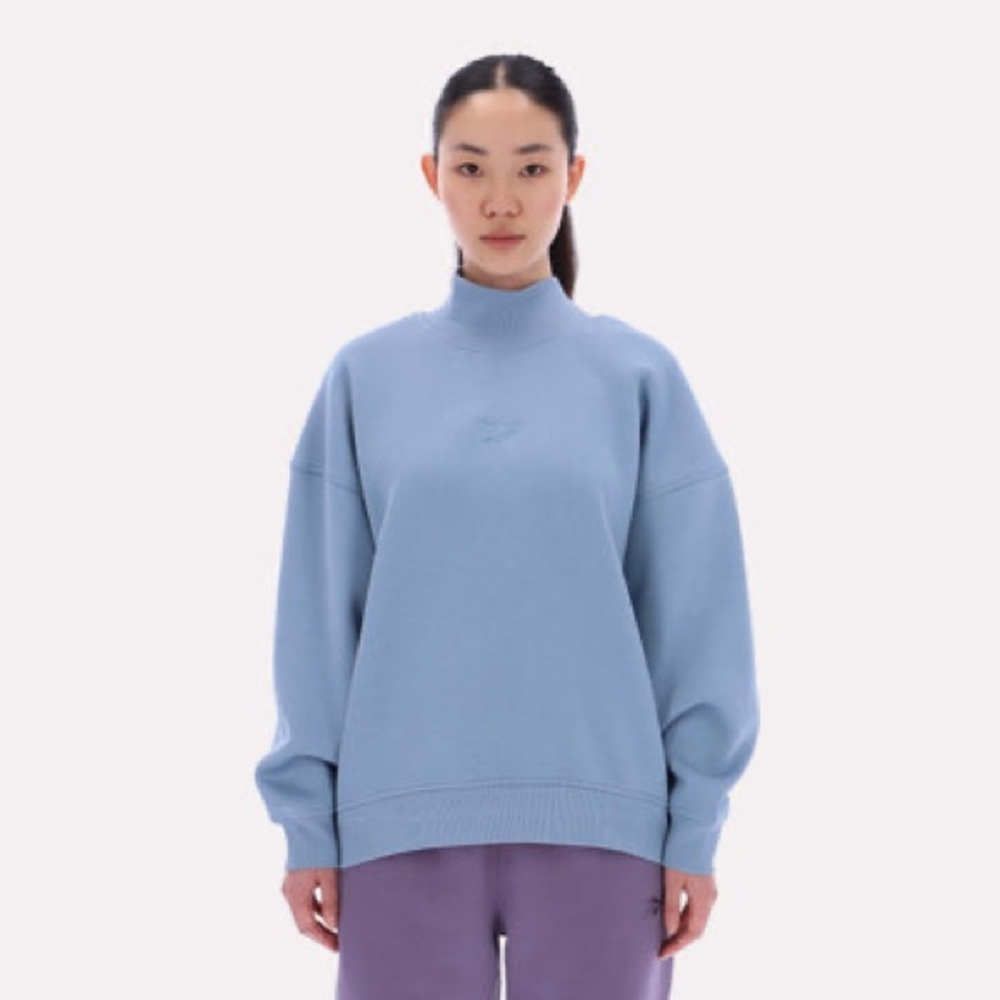 Brand new Reebok oversized sweatshirt